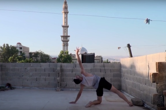 Ahmad danza sul tetto, Damasco